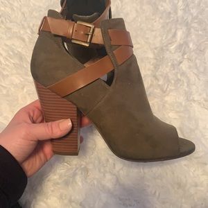 Just Fab Women’s Heals size 9.5